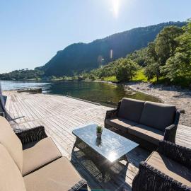 Nice House by the Sea with private beach and jetty, hotel sa Hjelmeland