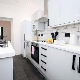 3 Bedroom House in Mountain Ash Cynon View by TŷSA, hotel in Quakers Yard