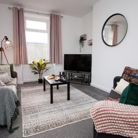 Kingsway House - WIFI - Parking - Spacious 4 Bed, Hotel in Newport