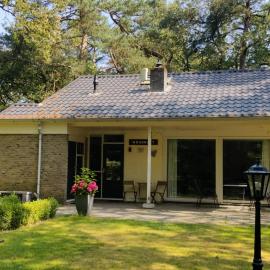 Boshuis voor gezinnen en families - 4 slaapkamers, 9 personen, privacy & jacuzzi, hotel in Norg