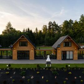 Domki Nad Stawami z Jacuzzi i Sauną 2, hotelli kohteessa Wolibórz