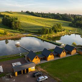 Domki Nad Stawami z Jacuzzi i Sauną 3, hotelli kohteessa Wolibórz