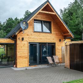 Domki Nad Stawami z Jacuzzi i Sauną 4, hotelli kohteessa Wolibórz