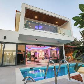 Melania Luxury Villa with Private Heated Pool