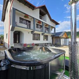 Pensiunea Corbii de Piatră, hotel em Corbi