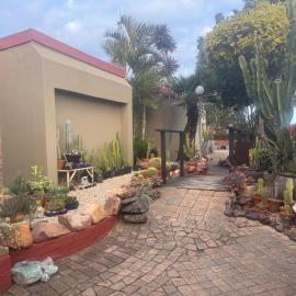 A La Martha's Air-Port Guest House, hotel in Port Elizabeth