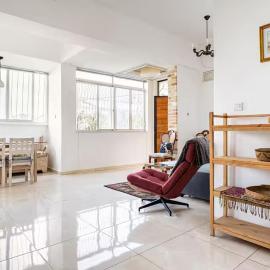 Quiet and Spacious Luxury Apartment with Splendid View between Carmel and Downtown, ξενοδοχείο στη Χάιφα