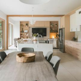Camozzi Chalet by Revelstoke Vacations, hotel u gradu Revelstok