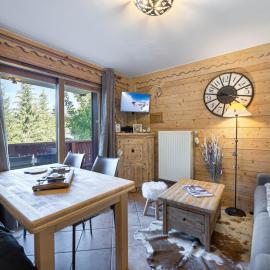 Appartement cosy à Méribel avec terrasse - FR-1-566-29、Les Alluesのホテル