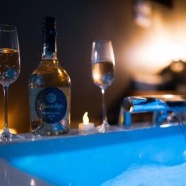 L'Alcôve Hennebont - Balnéo - Love Room، فندق في إنيبونت