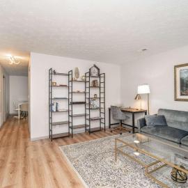 Arkstone Retreat 1 - Chic Downtown Escape – hotel w mieście Williamstown