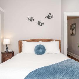 Cincy Retreat, Free Parking and Workspace