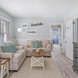 Coastal Condo - Close to Beach & Entertainment