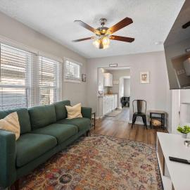 The Cozy Bellows - Retreat for 4, hotel a Columbus