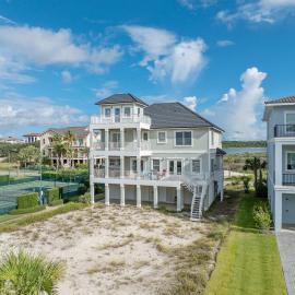 Beach Access with Elevator & FREE Activities