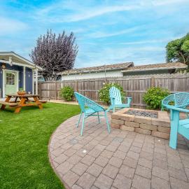 Charming 2 BDR Seaside Cottage - 5 Min to Beach、シーサイドのホテル