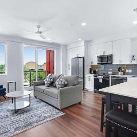 Chic Condo Minutes to Downtown Gruene & More