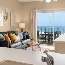 Cozy Beachfront Condo - Sauna Pools & Views, hotel u gradu 'Orange Beach'