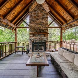 Your Get Away in Ellijay - River Resort with Hot Tub, hotel a Ellijay