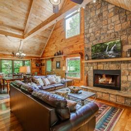 Minutes from downtown Blue Ridge Hot Tub & Game Room