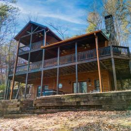 New Riverfront Retreat - Sleeps 12 Ellijay