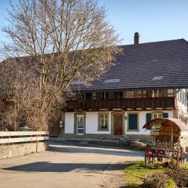 Meikirch में, होटल Uelis-Stoeckli Gästezimmer mit Wellness, Billard, und Lamatrekking