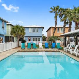 Prime Location 5 Bedrooms - Pool Sleeps 12