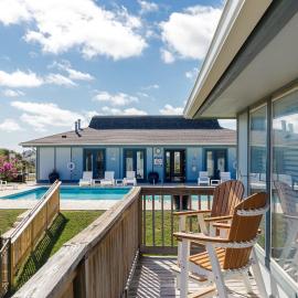 Ocean Views - Sleeps 6 Resort Pool, hotel in Port Aransas