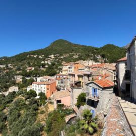 Charmante maison de village climatisée, hotel em Bonson