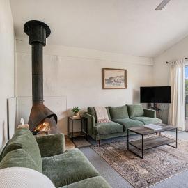 Cozy and Newly Updated Townhouse on Lake Martin, hotel in Gaylord