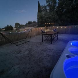 50m2, 4 personnes , jacuzzi et sauna privatif