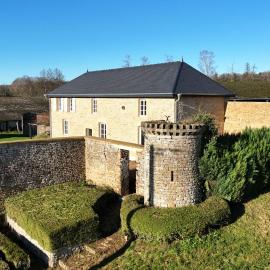 Dépendance du château de Remehan rénovée avec goût – hotel w mieście Pouru-Saint-Rémy