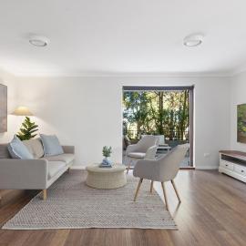 Stylish 3-Bed Newport Stay with Balcony, hotel in Newport