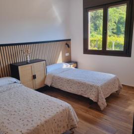 Albergue CAROI HOSTEL & ROOMS Armenteira, hotel v destinaci Santa María