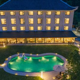 Yunfu Mid Hill Resort Hote, hotel en Honghuaping