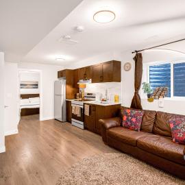 New 2BD Suite Near Events Center, Hotel in Langley