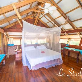 My Island Home, hotel em Fare