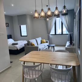 Wanderlust Retreat Studio by Iconic Regency, hotel in Bayan Lepas