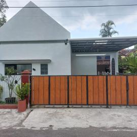 Cantiq Homestay, отель в Джокьякарте