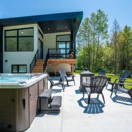 Spa & Adventure - Chalet Valikas, отель в городе Weedon-Centre