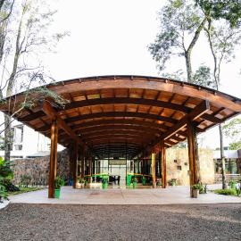 Rainforest Hotel & Cabañas、プエルトイグアスのホテル