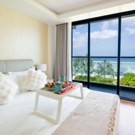Lazzlla1BR Beachfront Oceanfront Apartment