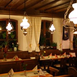 Landgasthof Hotel Zum Roß Dorfgütingen, hotell sihtkohas Feuchtwangen
