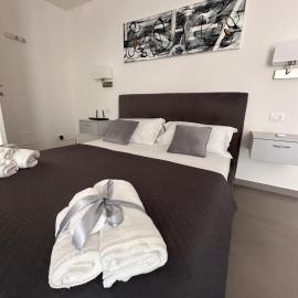 Royal View Apartment