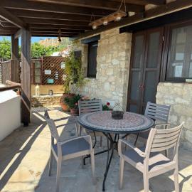 'I Folia' Village house with roof garden and terrace: Pissouri şehrinde bir otel