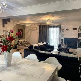 Greek hospitality with Free Double Parking and 1000mbps WiFi