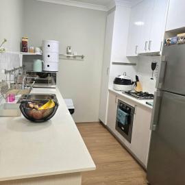 Stylish 2-Bedroom Apartment in Maddington, 15 Minutes from Perth Airport, hotel a Perth