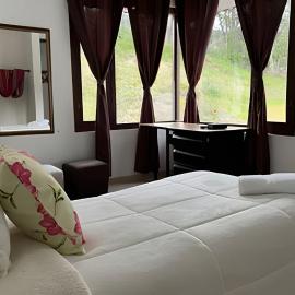 Casa de montaña con vista, BBQ y wifi confiable, hotel a Subachoque