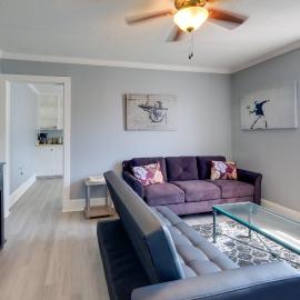 Near Loudoun Wine Trail: Apt w/ Restaurant On-Site, Hotel in Hamilton