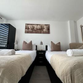 The 37 Suites, hotel in Ponders End